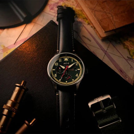 AVI-8 Hawker Hurricane Mckellar Dual Time Gothic Green Kellotaulu Quartz AV-4101-0A Miesten kello lisähihnalla