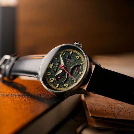 AVI-8 Hawker Hurricane Mckellar Dual Time Gothic Green Kellotaulu Quartz AV-4101-0A Miesten kello lisähihnalla